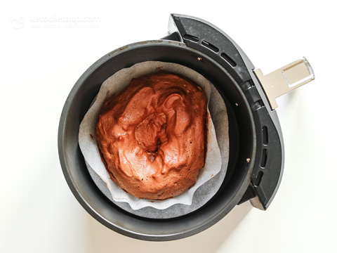 Air Fryer Keto Chocolate Pavlova (low-carb, sugar-free, gluten-free) Air Fryer Keto Chocolate Pavlova