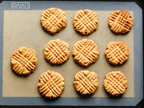 Chewy Low-Carb Peanut Butter Cookies (gluten-free, keto, paleo) Chewy Low-Carb Peanut Butter Cookies