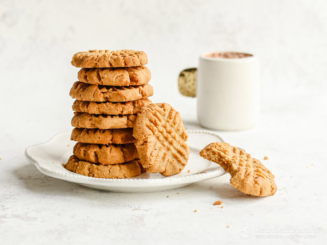 Chewy Low-Carb Peanut Butter Cookies