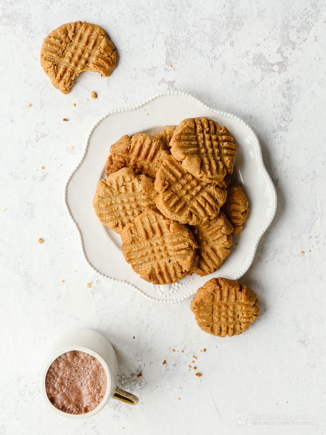 Chewy Low-Carb Peanut Butter Cookies
