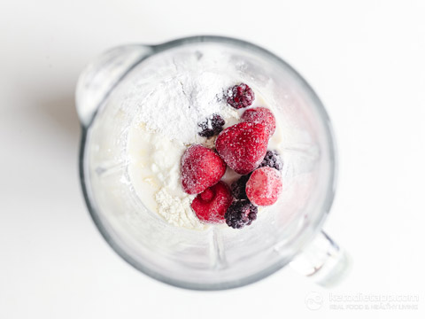 Cottage Cheese Berry Protein Smoothie (low-carb, keto, sugar-free) Cottage Cheese Berry Protein Smoothie