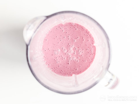 Cottage Cheese Berry Protein Smoothie (low-carb, keto, sugar-free) Cottage Cheese Berry Protein Smoothie