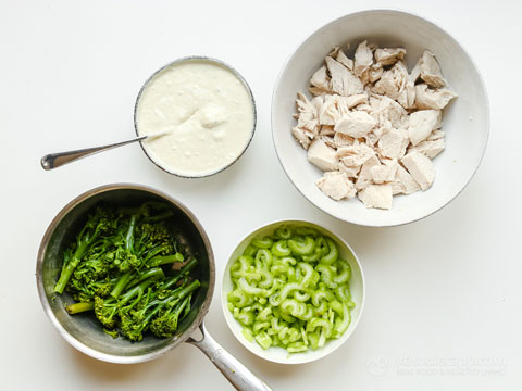 Creamy Chicken Blue Cheese Salad (low-carb, keto, gluten-free) Creamy Chicken Blue Cheese Salad