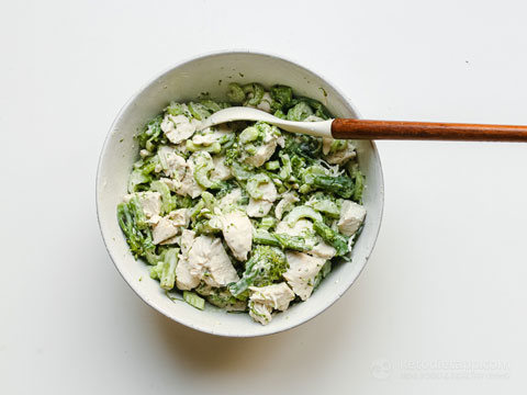 Creamy Chicken Blue Cheese Salad (low-carb, keto, gluten-free) Creamy Chicken Blue Cheese Salad