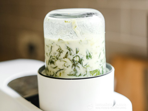 Creamy Low-Carb Spinach & Artichoke Soup (keto, gluten-free, vegetarian) Creamy Low-Carb Spinach & Artichoke Soup