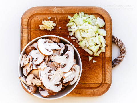 Creamy Mushroom Pork Chops (high-protein, keto, low-carb) Creamy Mushroom Pork Chops