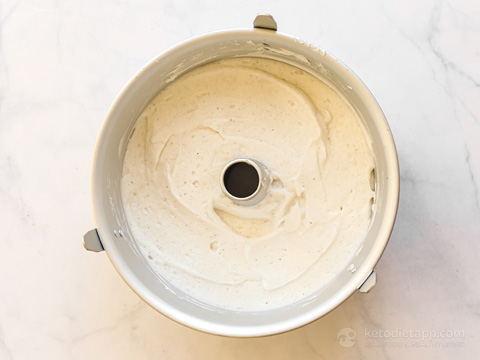 Fluffy Keto Angel Food Cake (gluten-free, sugar-free, paleo) Fluffy Keto Angel Food Cake