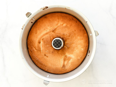 Fluffy Keto Angel Food Cake (gluten-free, sugar-free, paleo) Fluffy Keto Angel Food Cake