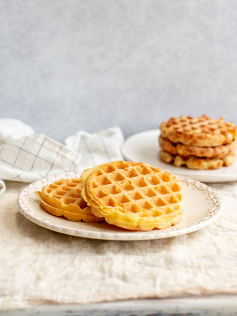 Keto Ham & Cheese Chaffle Sandwich (low-carb, gluten-free, grain-free) Ham & Cheese Chaffle Sandwich