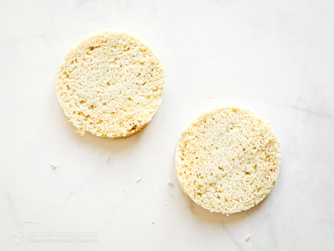 Quick Keto English Muffin (low-carb, paleo, gluten-free) Quick Keto English Muffin