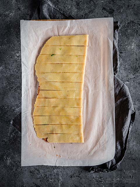 Low-Carb Pizza Twists (keto, gluten-free, grain-free) Low-Carb Pizza Twists