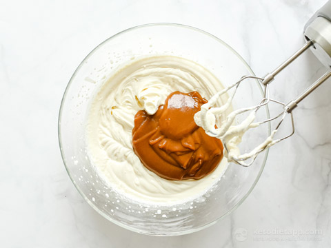No Bake Keto Dulce De Leche Cheesecake (low-carb, primal, sugar-free) No Bake Keto Dulce De Leche Cheesecake