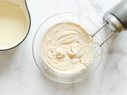 No Bake Keto Dulce De Leche Cheesecake (low-carb, primal, sugar-free) No Bake Keto Dulce De Leche Cheesecake